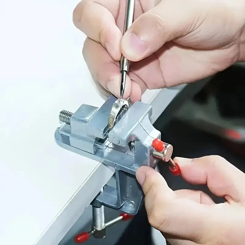 Sturdy Mini Aluminum Bench Vis - Electronics Repair Bench recensione e prezzo