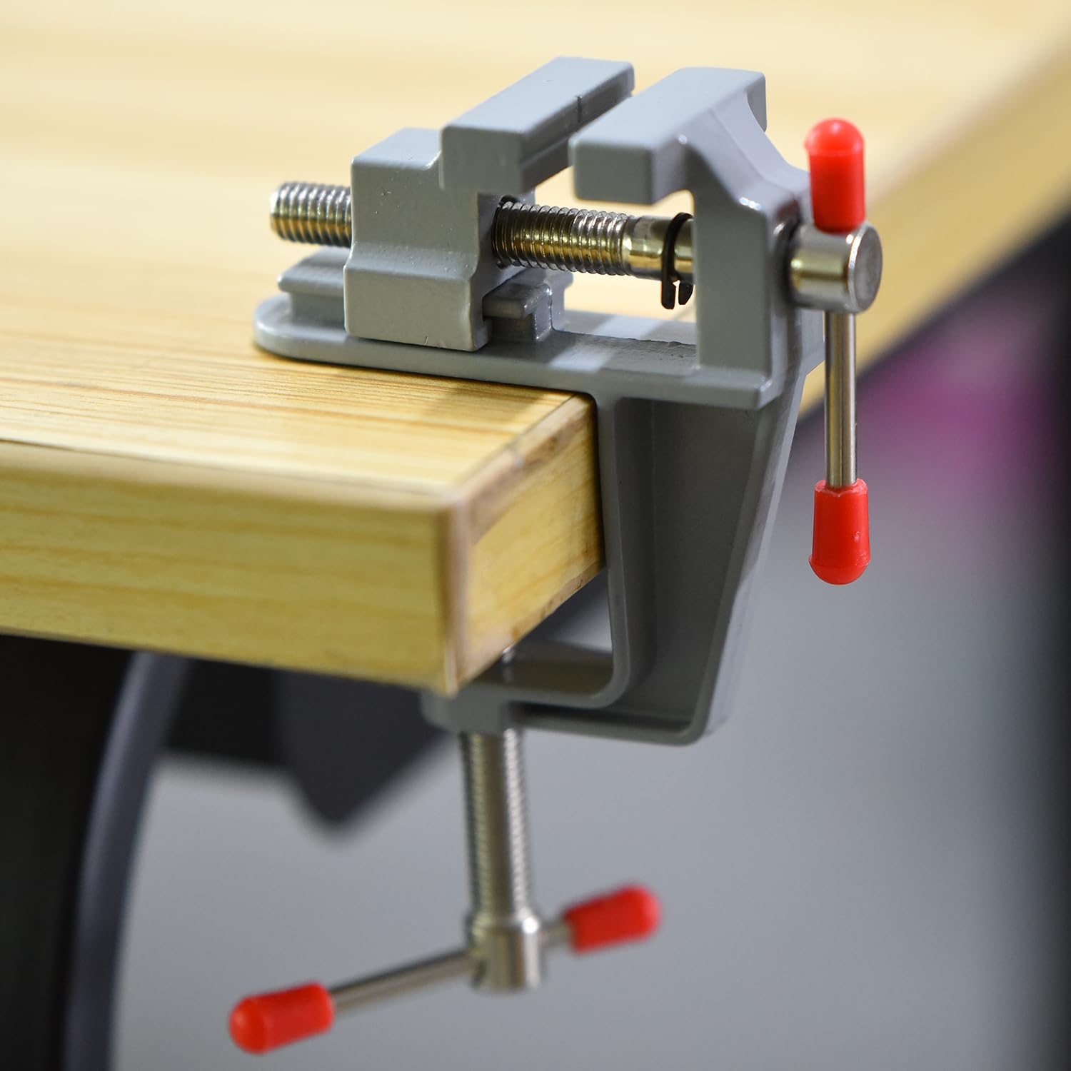 AMR Mini Bench Vise Table Clam - Electronics Repair Bench recensione e prezzo
